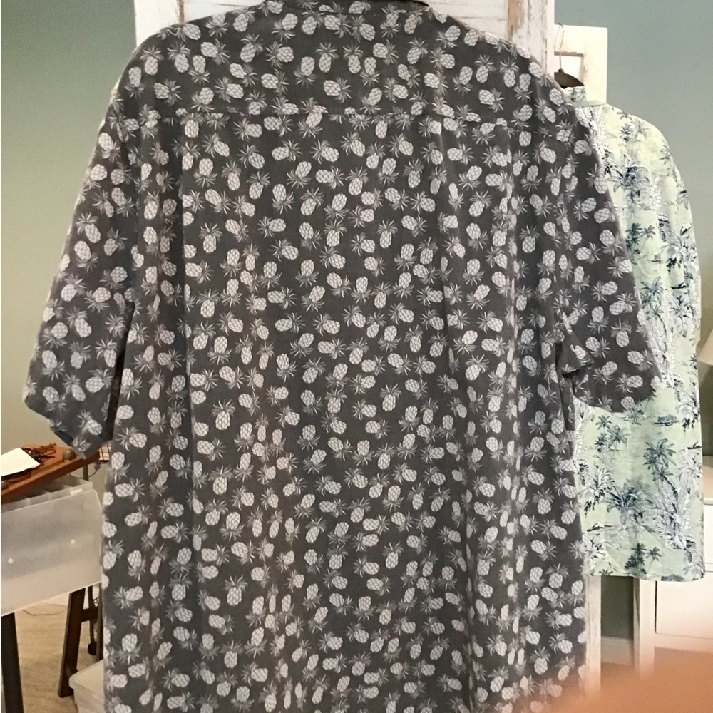 Tommy Bahama Gray Pineapple Print Casual Button Down Shirt - Picture 2 of 3